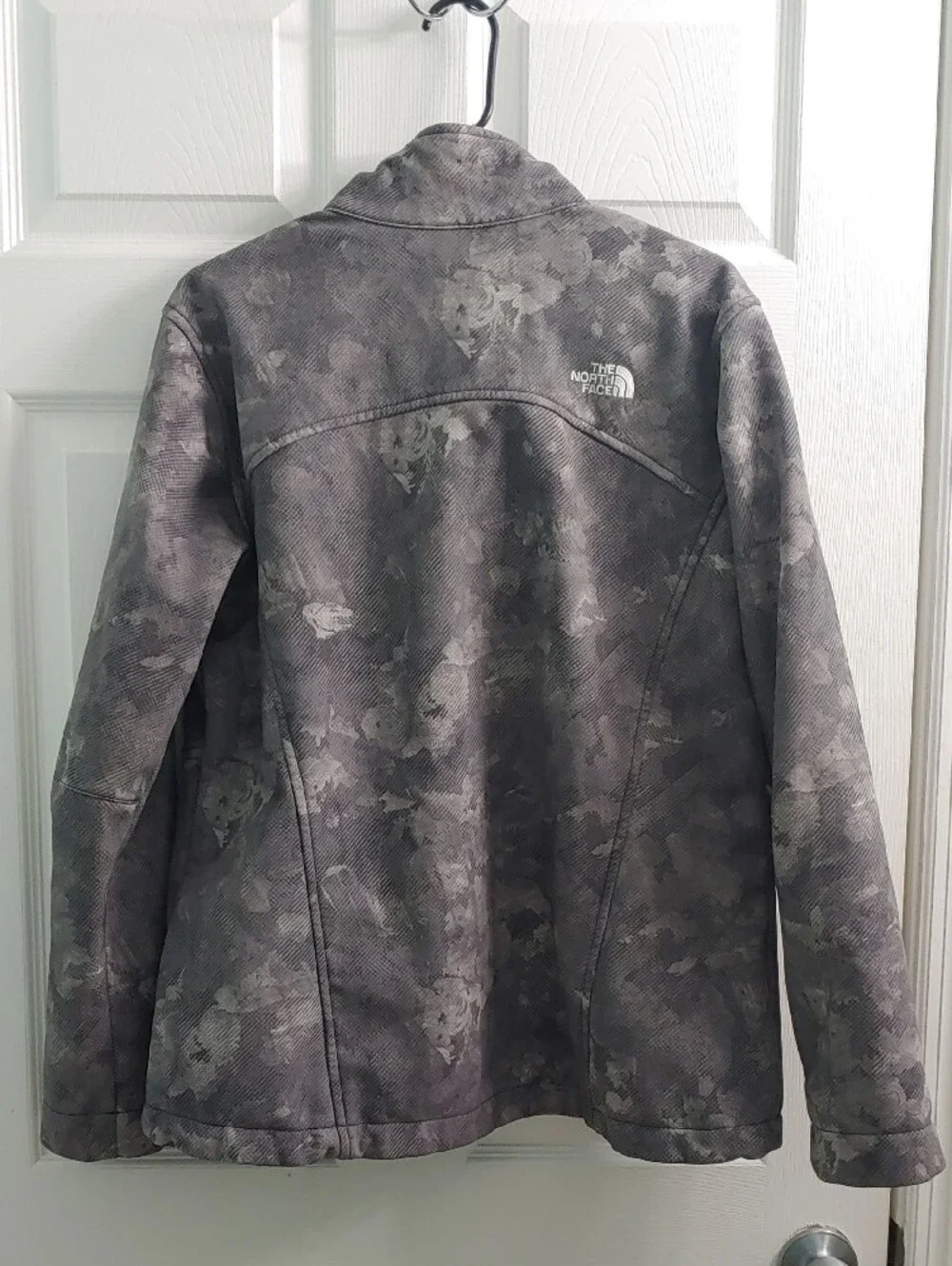 The North Face Men's Gray Camo Jacket Windwall Softshell Size L